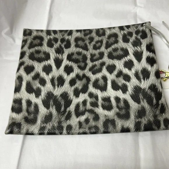 Makeup Junkie Leopard Print Clutch - Pink Accent - Picture 3 of 4